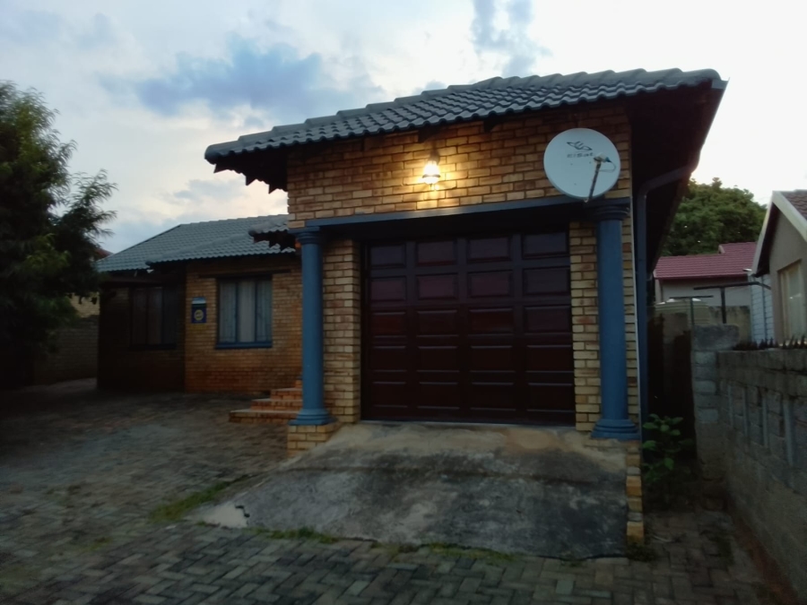 To Let 3 Bedroom Property for Rent in Tlhabane West North West
